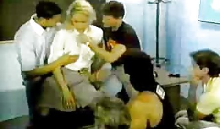 Une vulgaire mature s'offre سکس با مامان تو حموم une jeune queue